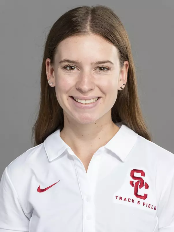 Chloe Berry Headshot