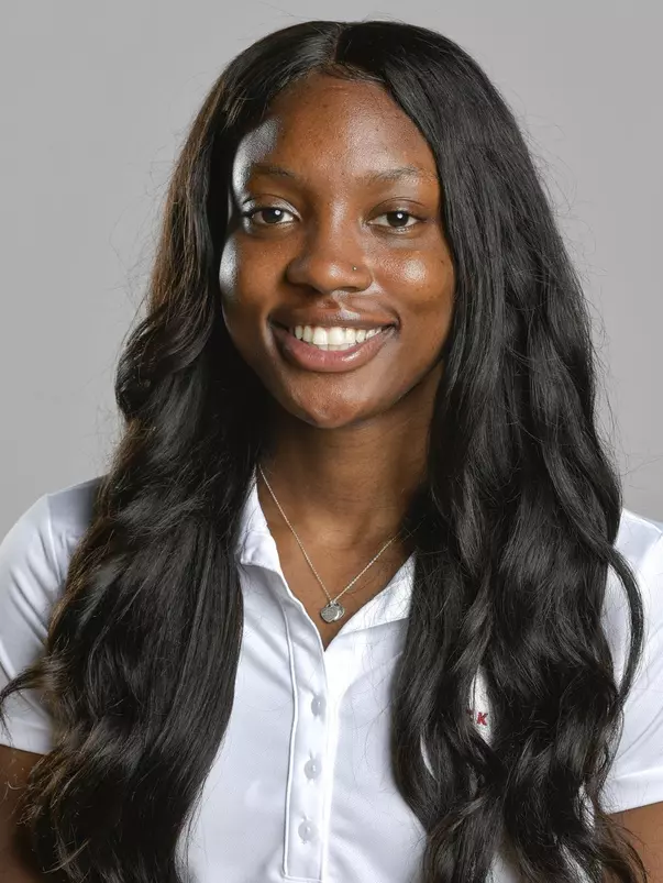 Angie Annelus Headshot