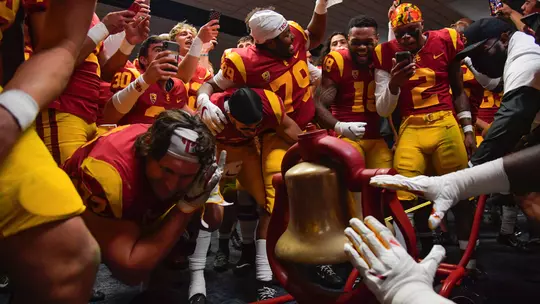 Visual Recap: Trojans Beat the Bruins