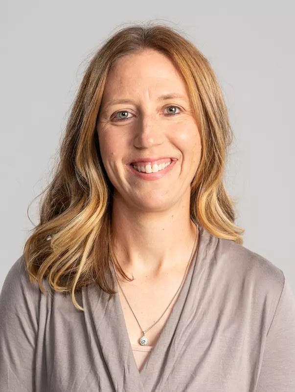 Lindsay Gottlieb 2021-22 head shot