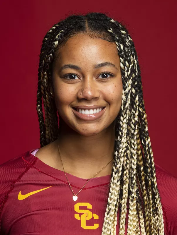 Head shot mug Candice Denny