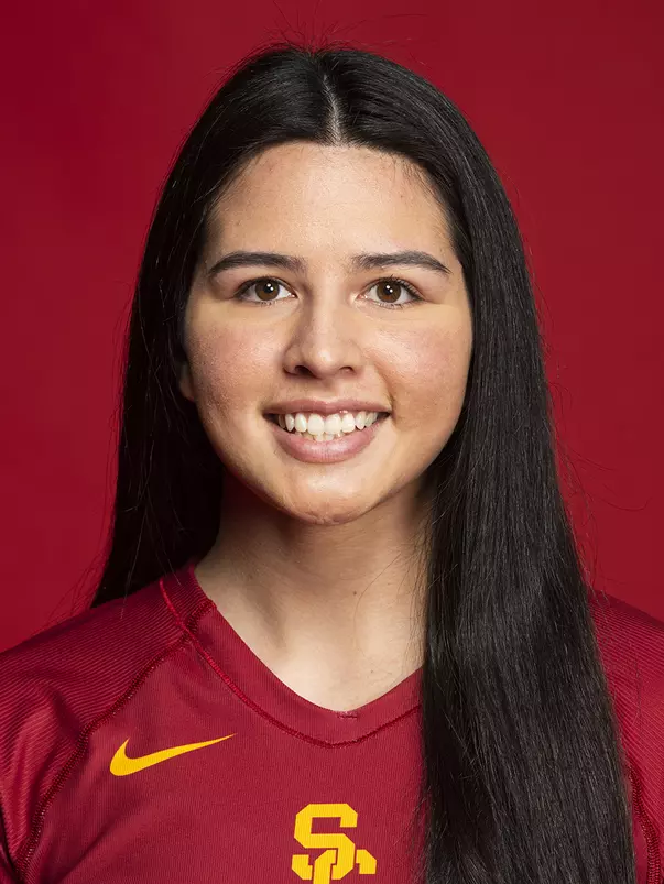 Head shot mug Keila Barra