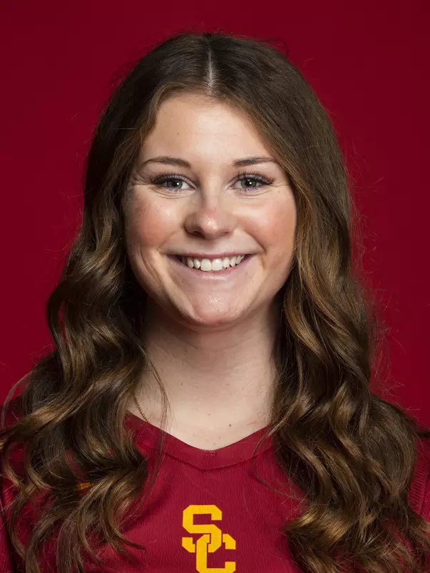 Head shot mug Kylie Baumert