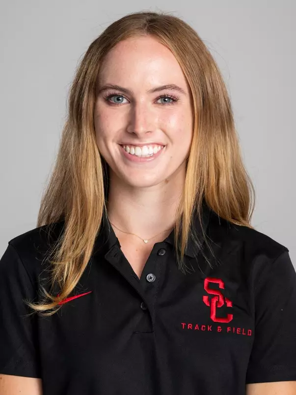 Isabelle Cairns Headshot