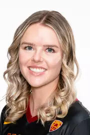 2022 USC Beach Volleyball Head Shot Shannon Scully