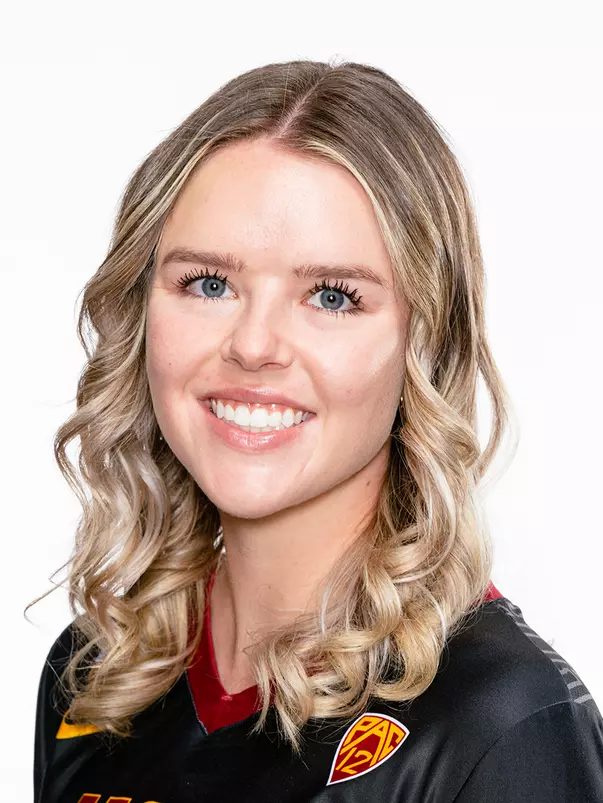 2022 USC Beach Volleyball Head Shot Shannon Scully