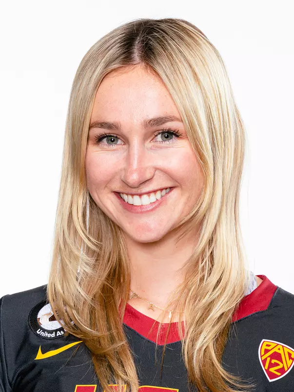 2022 USC Beach Volleyball Head Shot Paige Dreeuws