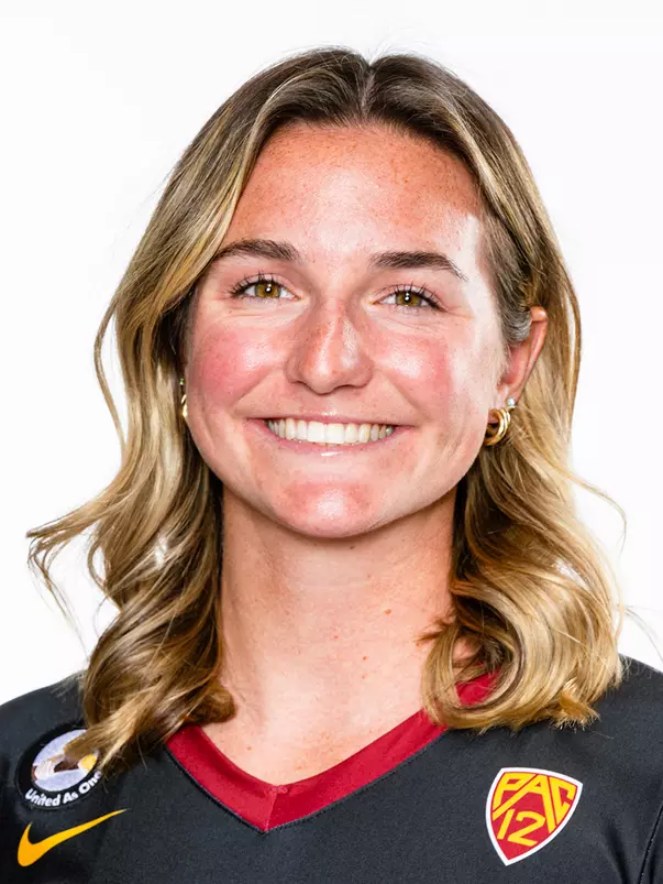 2022 USC Beach Volleyball Head Shot Delaynie Maple