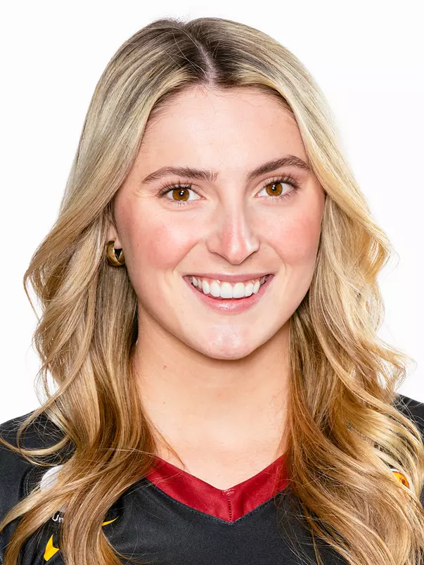 2022 USC Beach Volleyball Head Shot Olivia Bakos