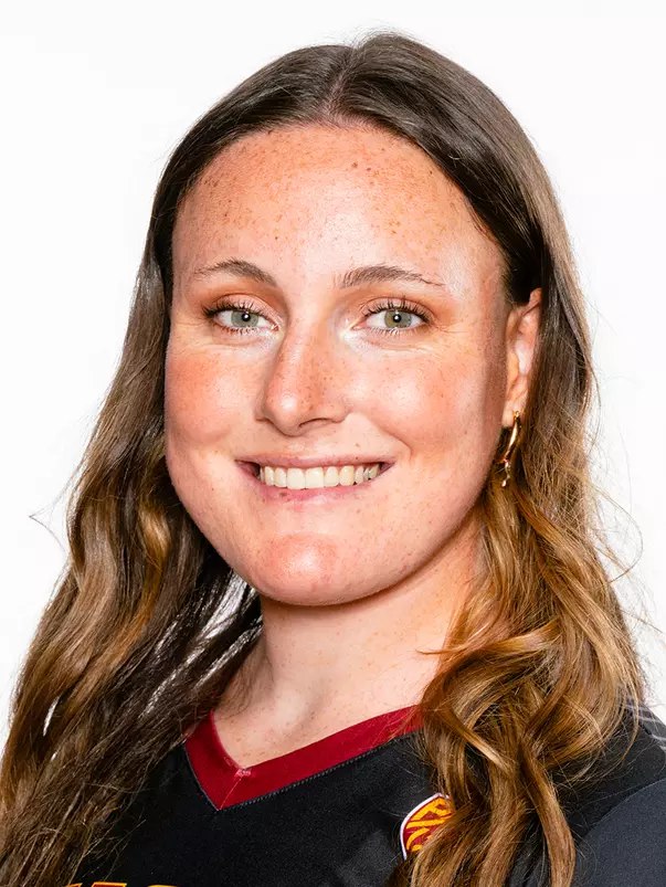 2022 USC Beach Volleyball Head Shot Caitlin Cummings