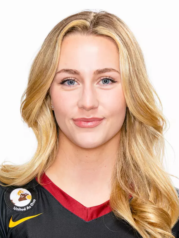 2022 USC Beach Volleyball Head Shot Eden McCoy