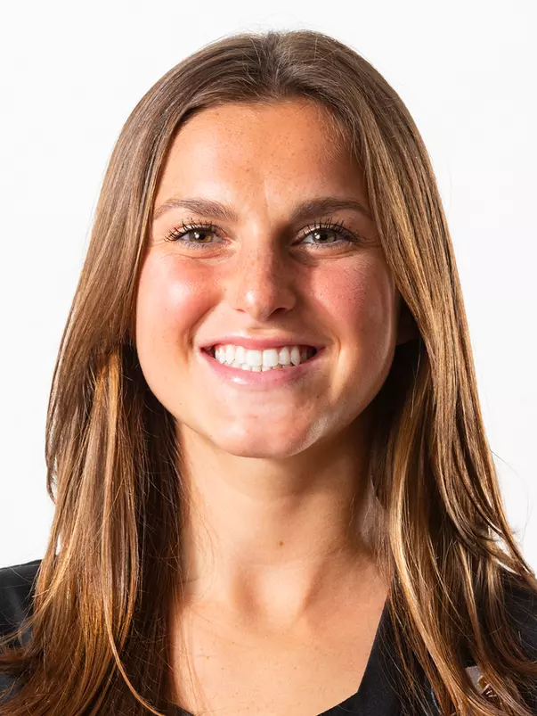 Olivia Dooley 2022 head shot mug