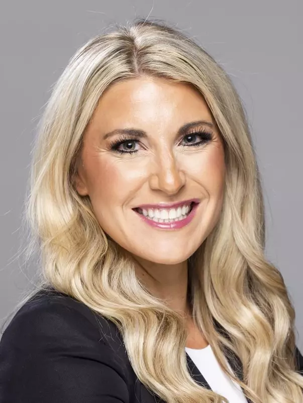 Annie Hanson headshot