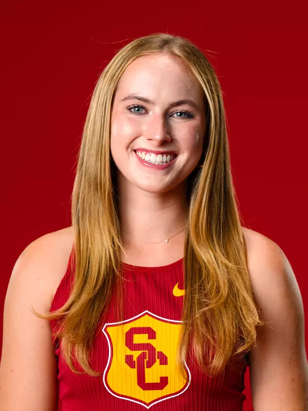 Isabelle Cairns Headshot