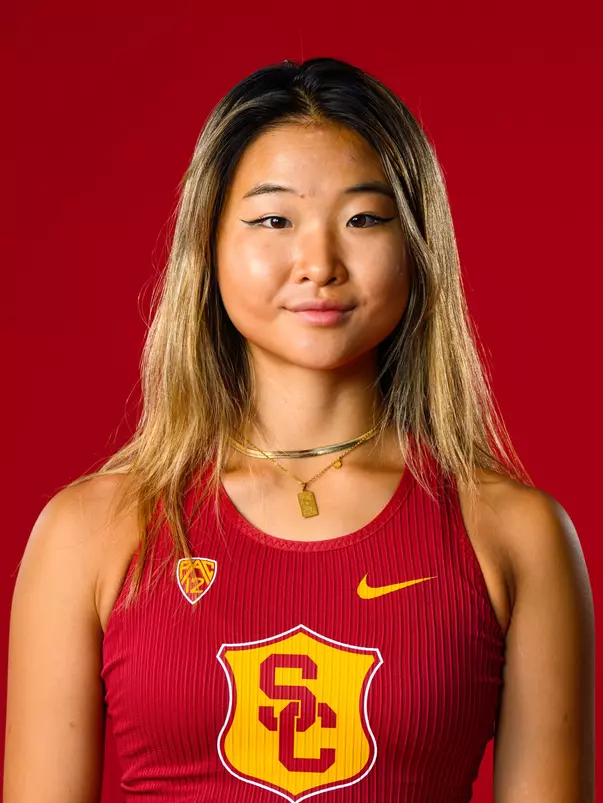 Vienna Gao Headshot