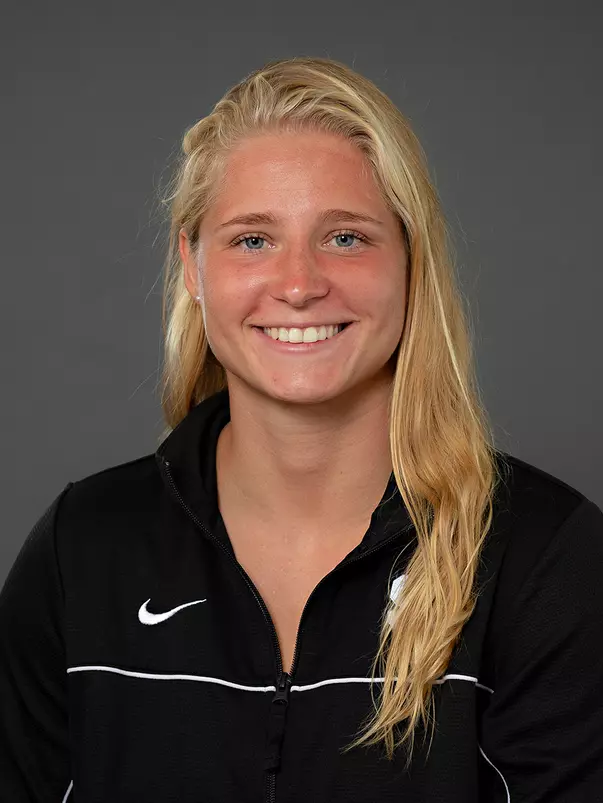 Fanni Muzsnay 2022-23 head shot