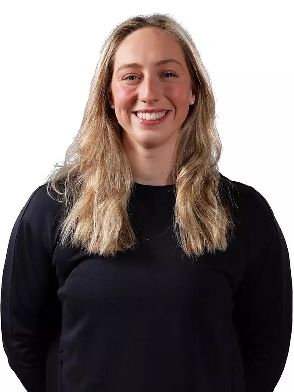 Aela Janvier - USC swimming headshot
