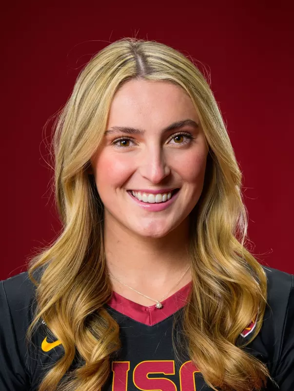 Olivia Bakos Head Shot