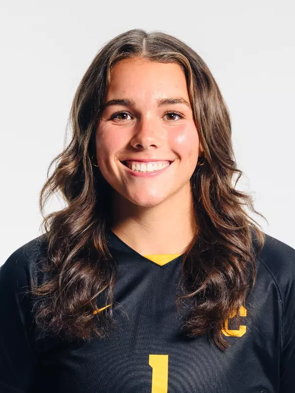 Hannah Dickinson headshot