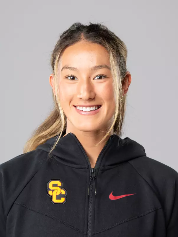 Emily Ausmus Headshot