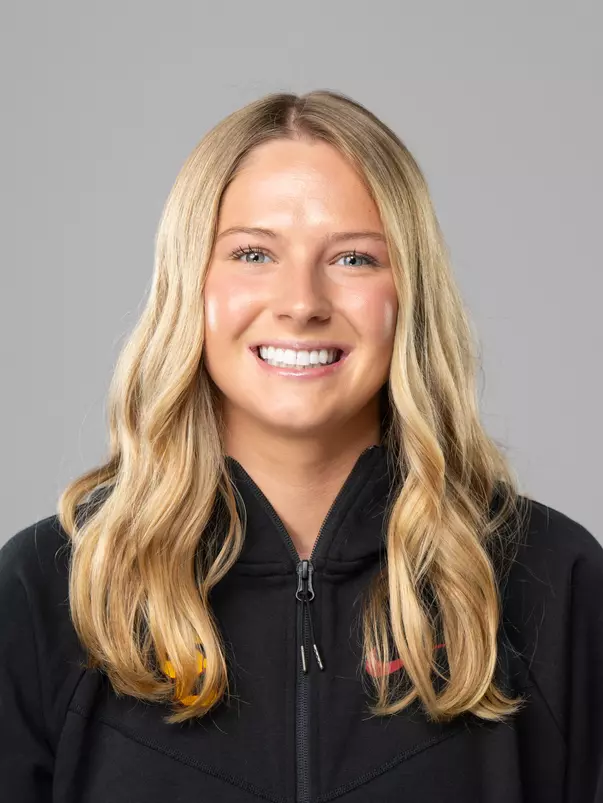 Hannah Carver Headshot