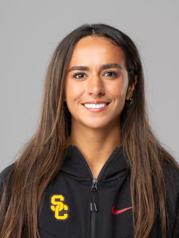 Lauren Schneider Headshot