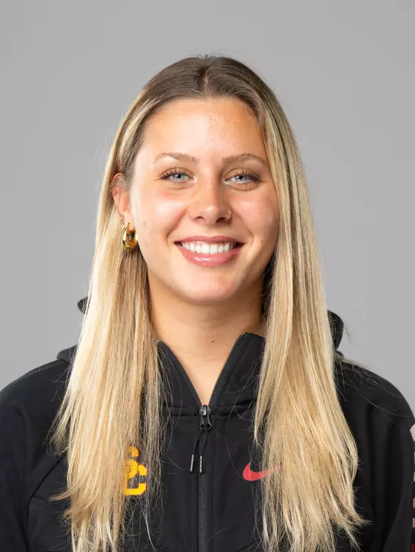 Sinia Plotz Headshot