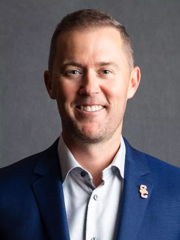 Lincoln Riley headshot