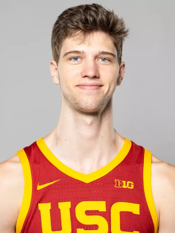 Headshot of Gabe Dynes