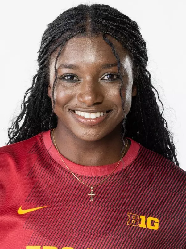 Maya McDermott headshot