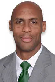 Louis Rowe