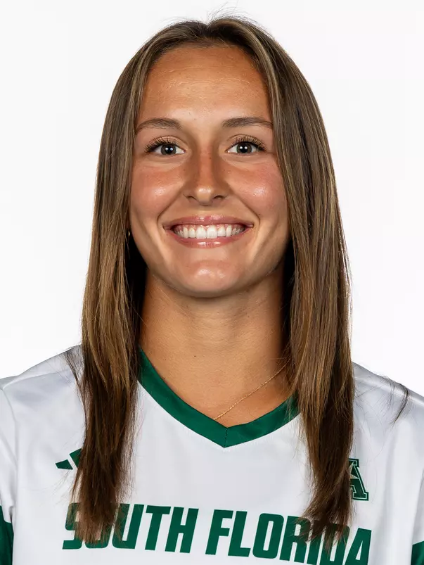 Elyse Thornton headshot taken on August 5, 2025.