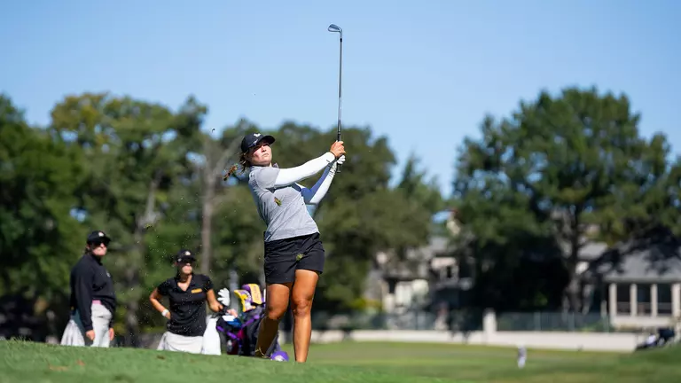 Jillian Fatkin teeing off at the Mercedes-Benz Intercollegiate