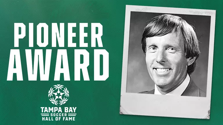 Dan Holcomb receives Pioneer Award
