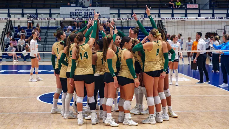 Volleyball prematch huddle vs Tennessee