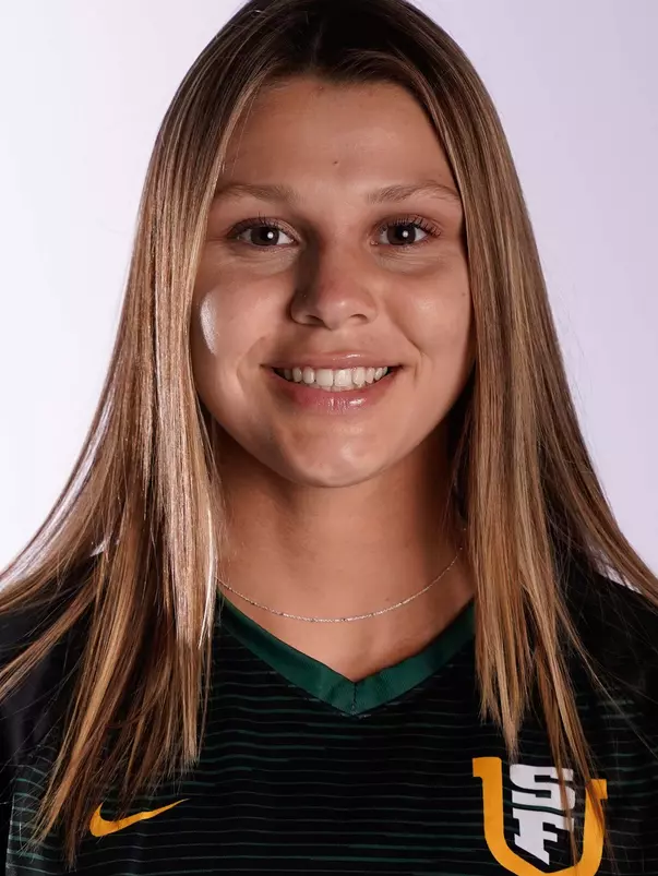 Ana Gorlach Head Shot