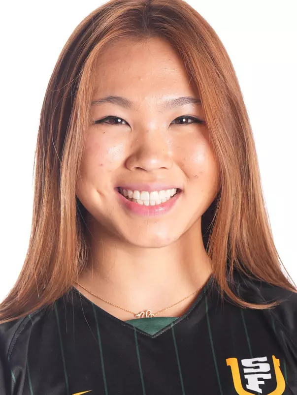 Ella Hwang Headshot 2023