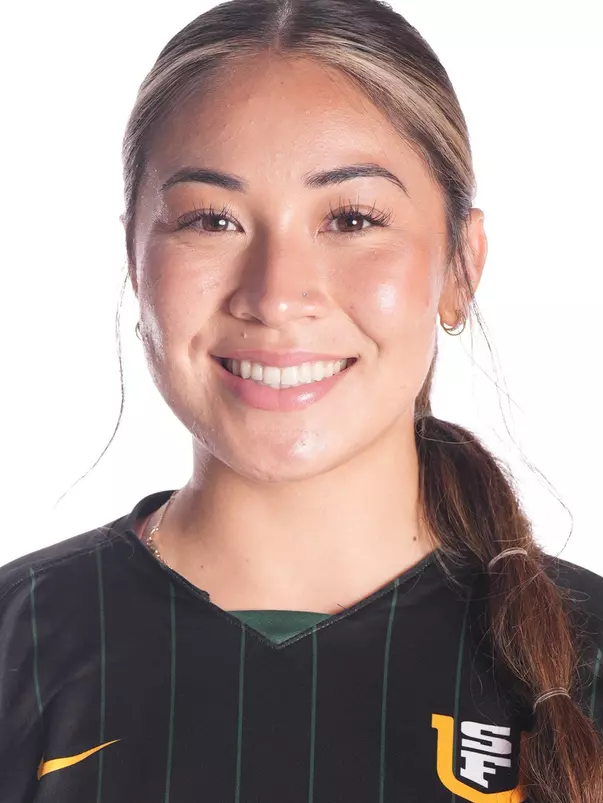 Lindsey Chau Headshot 2023