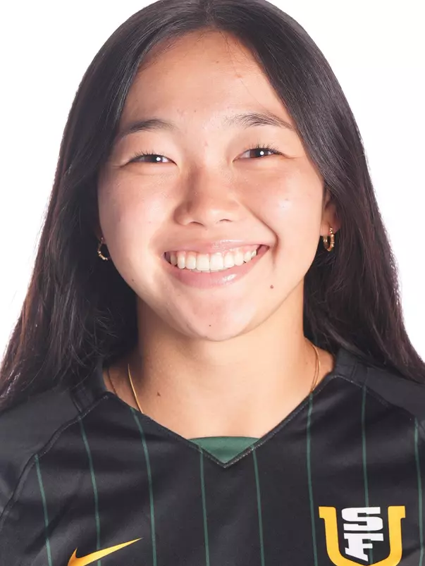Sydni Yoshida Headshot 2023