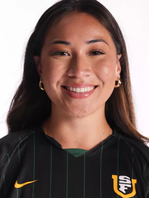 Lindsey Chau Headshot