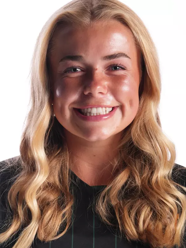 Clara Willet Headshot