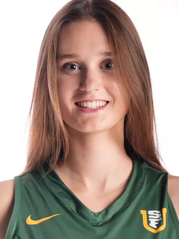 Amelia Dombrowska Headshot