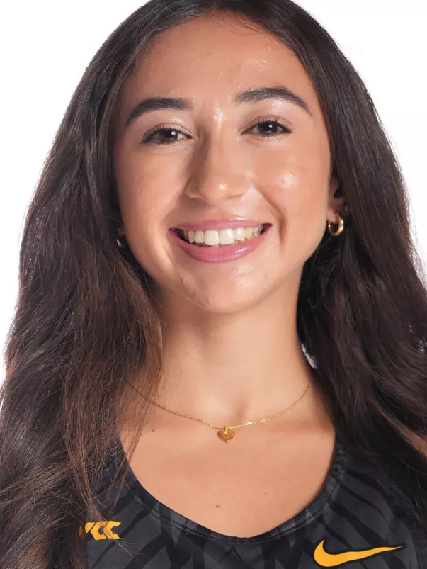 Eliana Valle Headshot