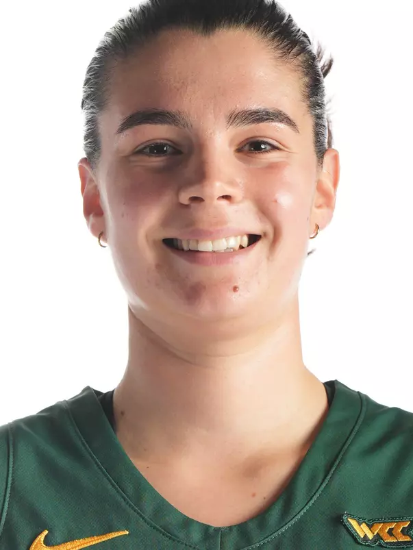 Mia Vukšic Headshot