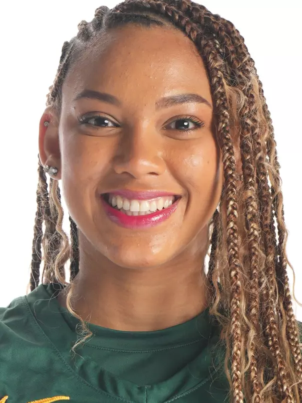 Luana Leite Headshot