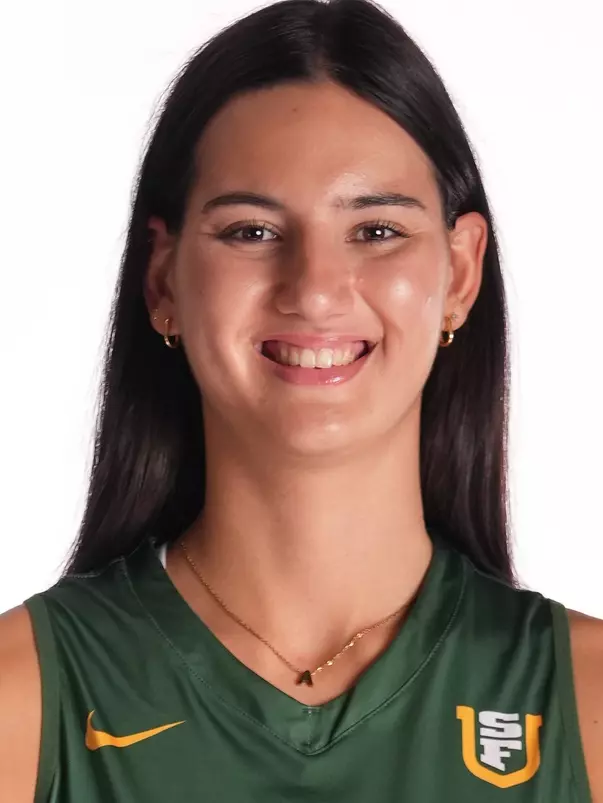 Astrid Puig Headshot 2025