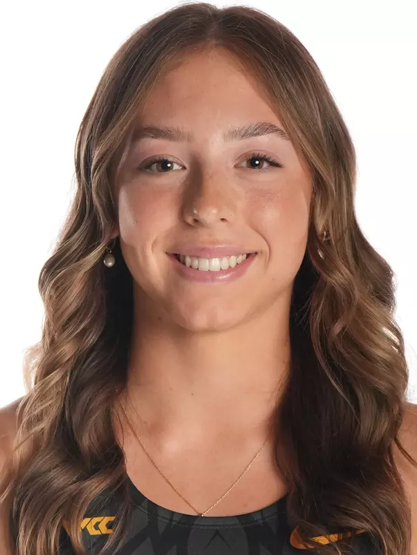 Maya Vizina Headshot 2025-26