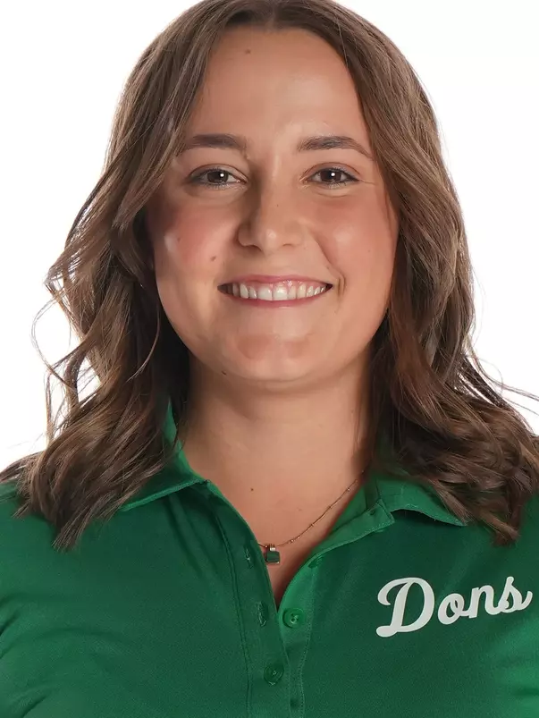 Eva Pett Headshot 2025-26