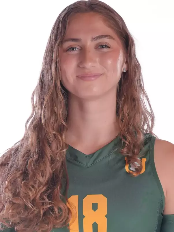 18_Laura_Amaro_Headshot.png