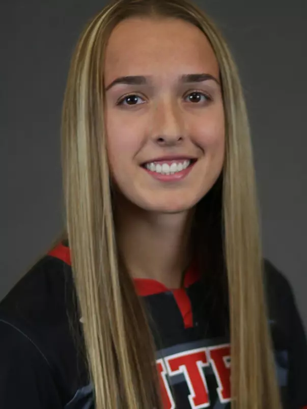 Geis_Kylee_WSOC_Headshots__FG21_1